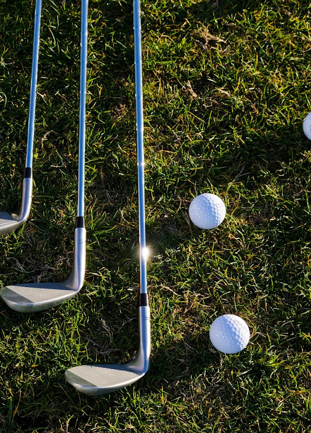 Gambar jarak dekat klub golf di darat