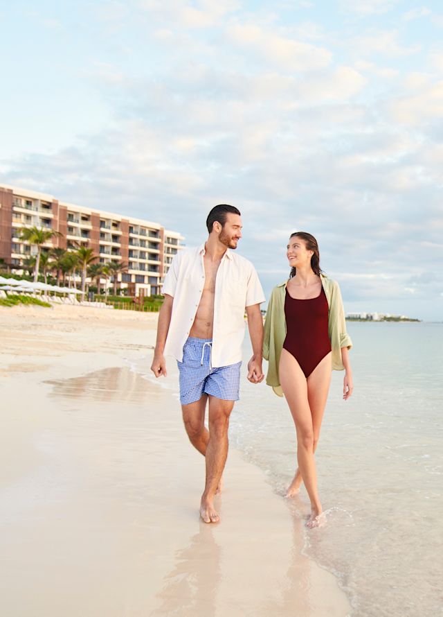 cuplu în interiorul hotelului