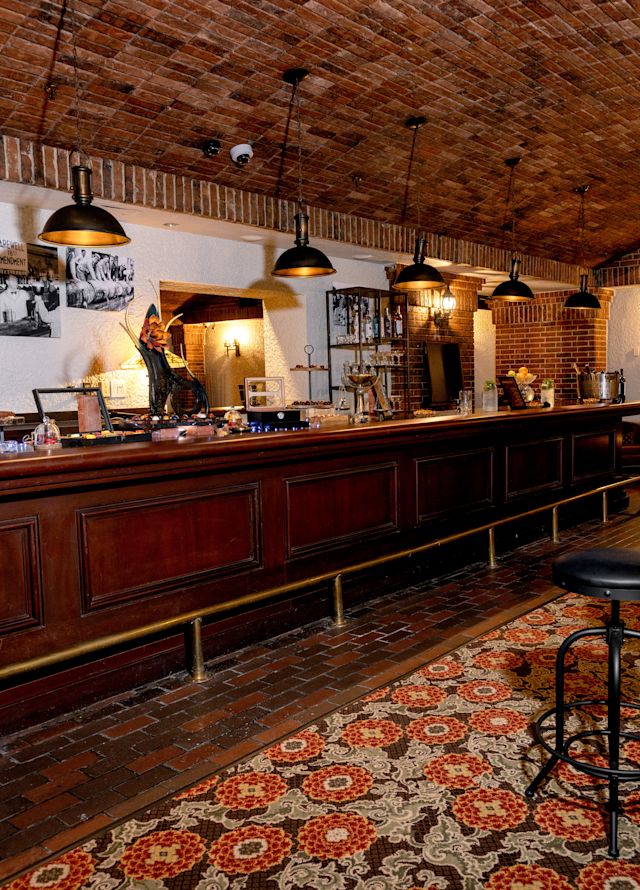 Mediagrill en bar, bar en loungegedeelte