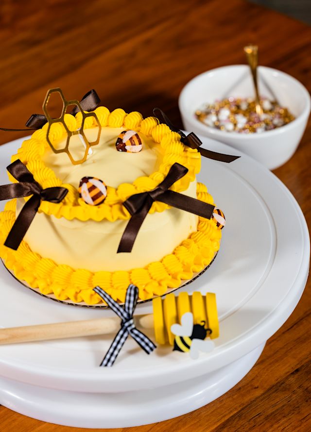 Cake decorated with a bee theme at SER Steak + Spirits restaurant