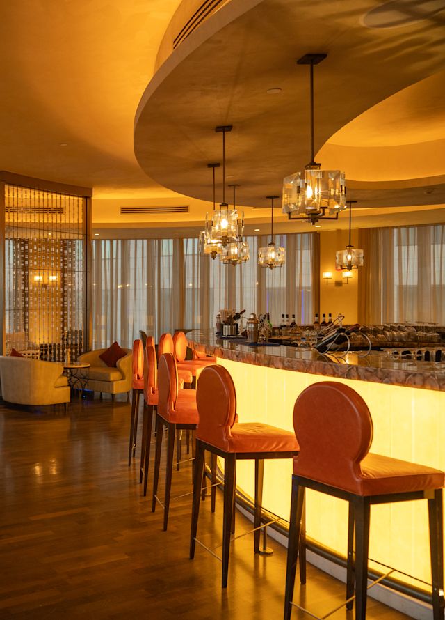 Luna Bar & Lounge