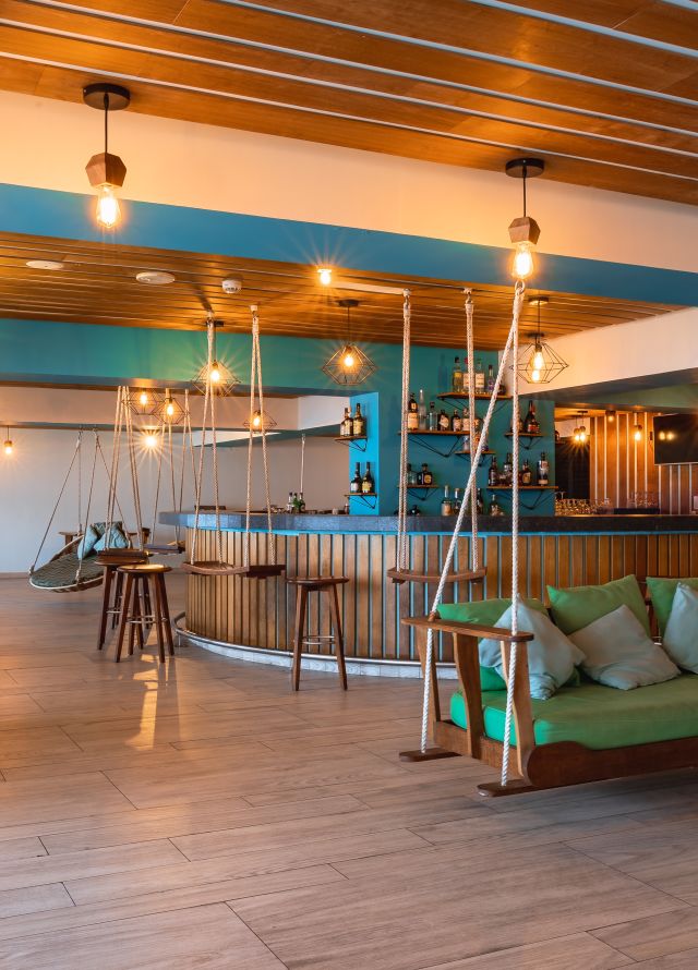 Mojito bar ve lounge alanı