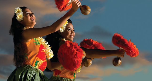 Des filles dansant avec une attitude typiquement hawaiienne