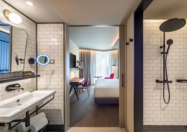 Guest Connecting Bathroom