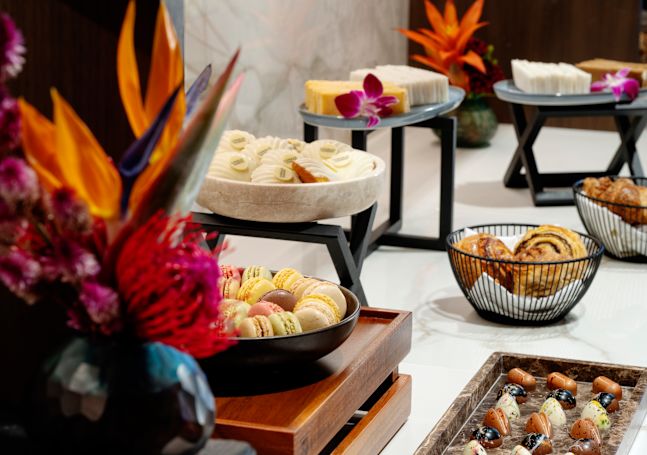 ขนมหวานและของว่างที่ Tea Setup ในเอ็กเซ็กคิวทีฟเลานจ์