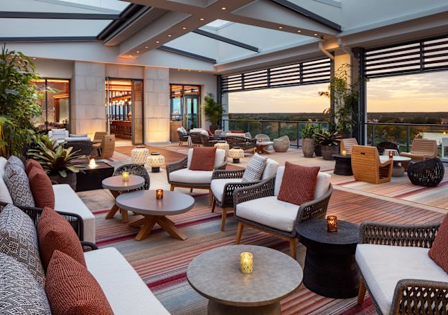 In der Lounge "Ceiba" finden Sie verschiedene Barrelsessel und Sofas.