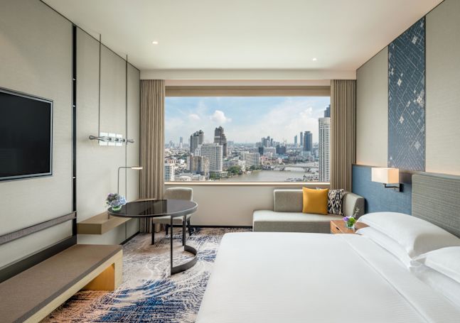 Chambre exécutive avec un très grand lit