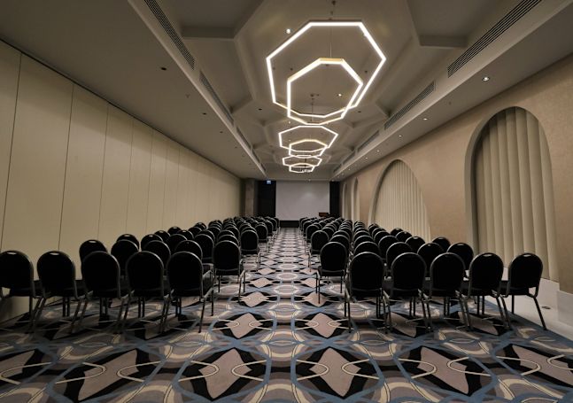 Meet Room with Screen Projector