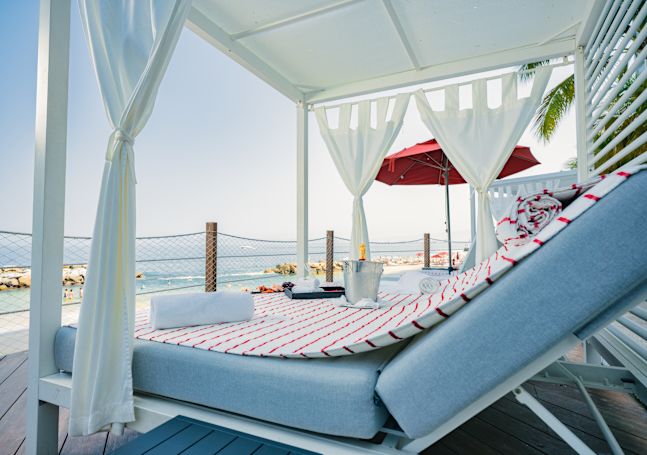 Pool cabana Balinese bed