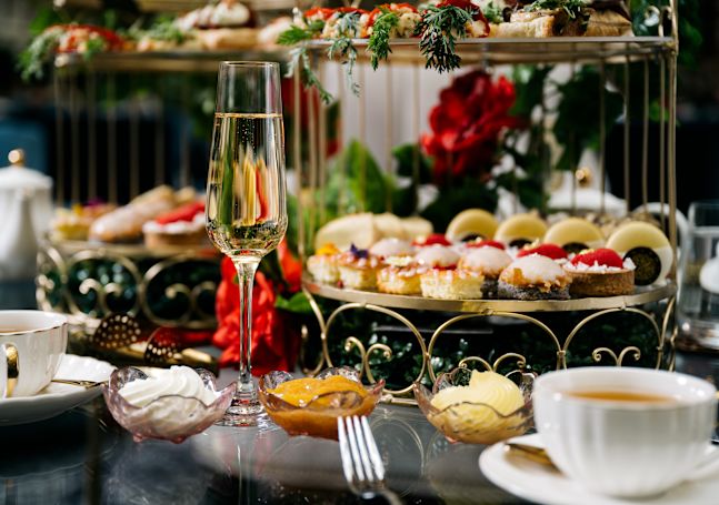 Ceai de după-amiază Peacock Alley cu șampanie