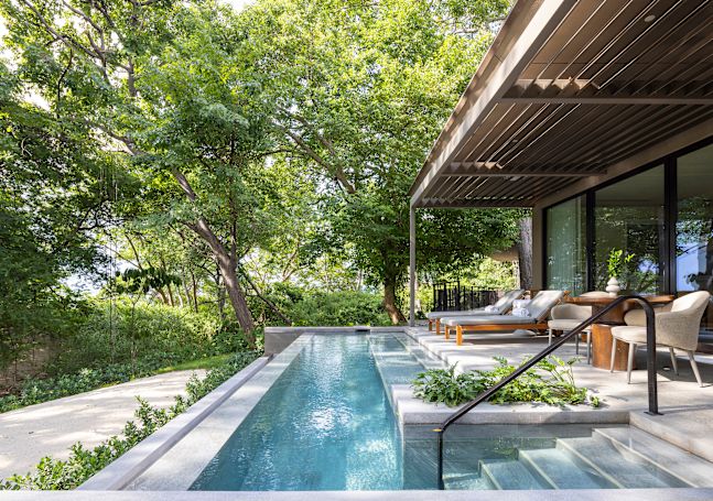 Pacifico suite private patio under the trees, plunge pool, lounge chairs