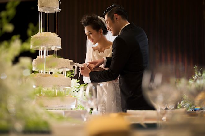 Bride and Groom cutting the wedding cake