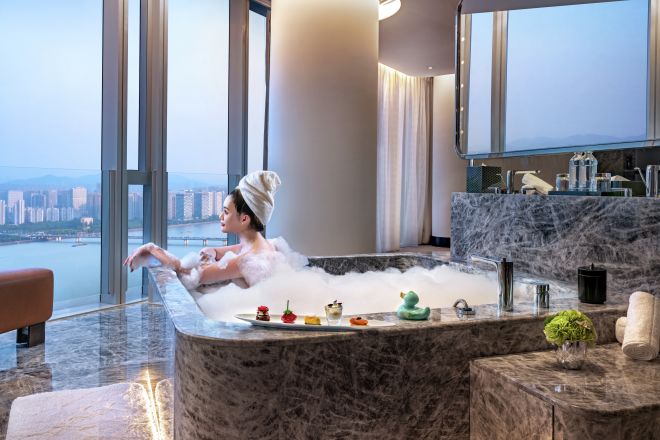 スイートのバスルーム