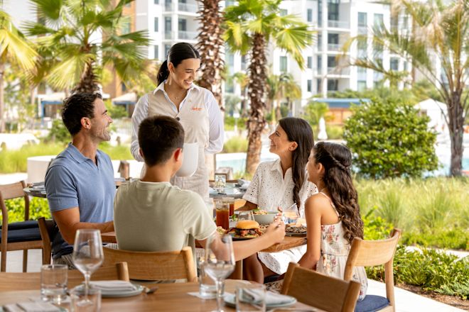 Sophia Trattoria, verandada aile yemeği