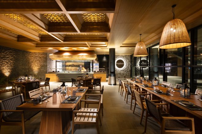 Fotografía del restaurante Sandali con el personal detrás del bar