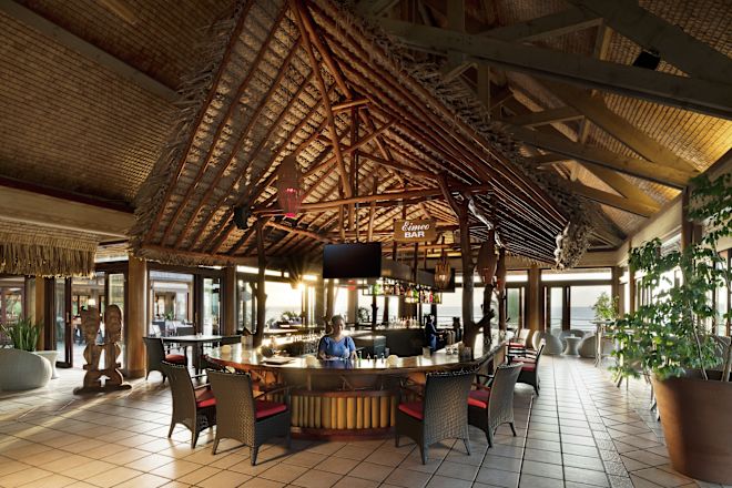 スタッフ常駐の「エイメオ・バー」エリア