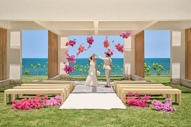 Hochzeits-Pavillion, Blumen, Tanz für Braut und Bräutigam