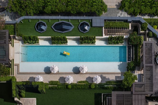 屋外プールの上空からの眺め