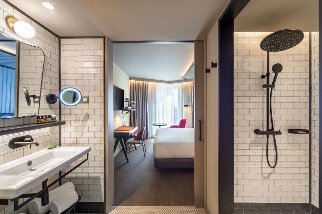 Baño comunicado con la habitación