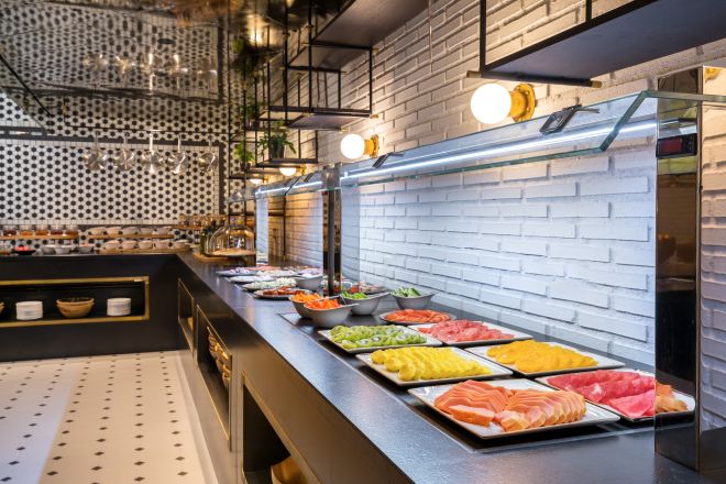 Área de servicio del restaurante tipo bufé