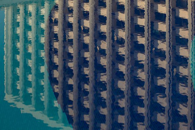 Außenansicht des Hotels im Außenpool