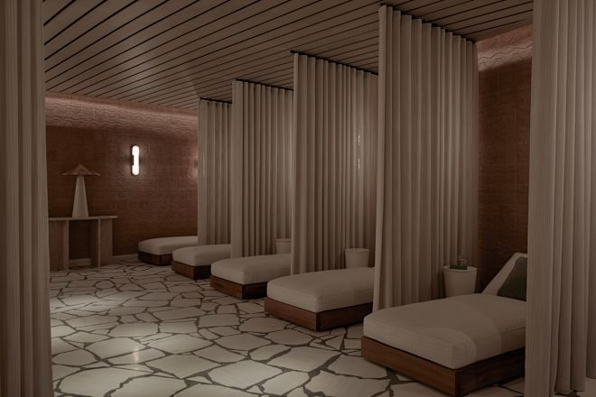 Spa-Behandlungsraum mit Liegestühlen und Vorhängen