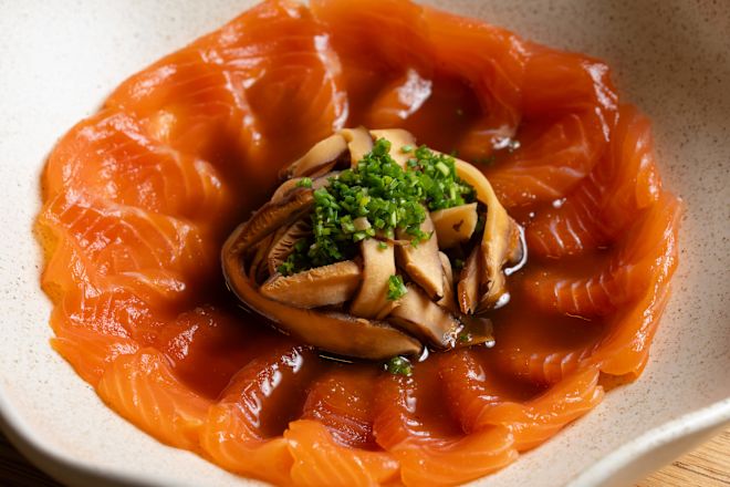 Einzigartiges Lachsgericht im Restaurant "Ukai"