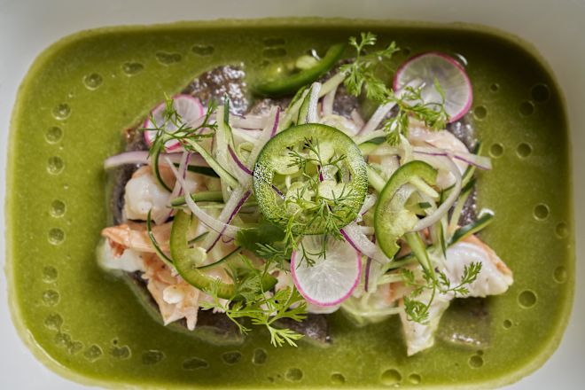 Salade sur assiette au Chiringuito Restaurant