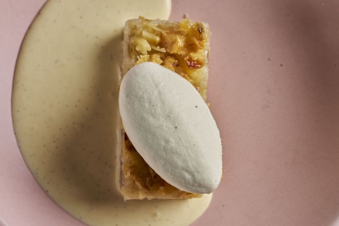 Dessert sur assiette au restaurant Maratea