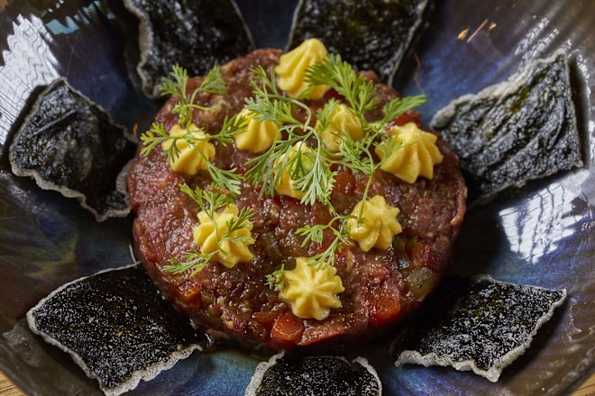 Einzigartige Gerichte auf einem Teller im Restaurant "Ukai"