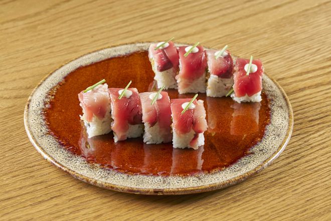 Sushi auf dem Teller im Restaurant "Ukai"
