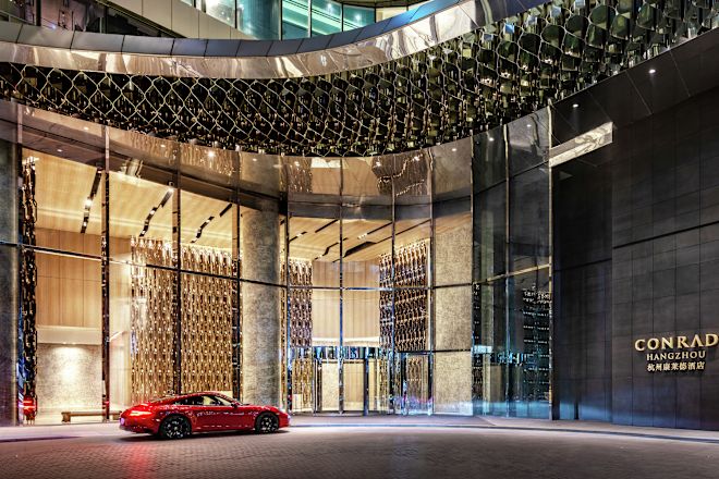 ホテルの入り口