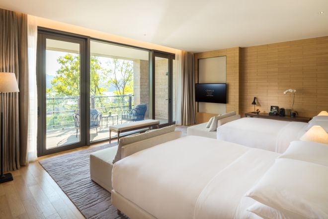 Deluxe Twin Guest Bedroom