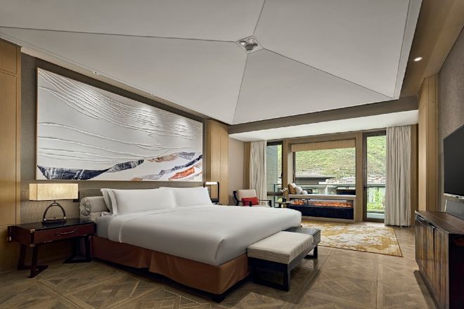 Kamar Tidur Suite Deluxe Pemandangan Danau