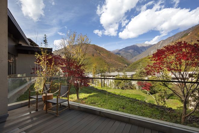 Pemandangan dari teras kamar presidensial