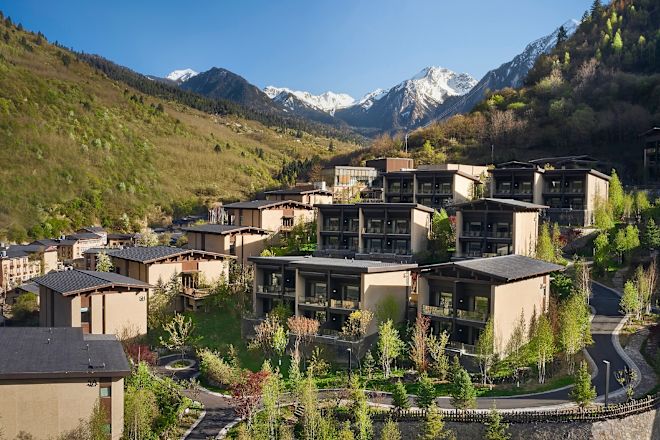 Eksterior Hotel, Hari