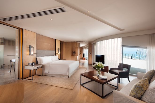 Suite con letto, zona soggiorno e terrazza