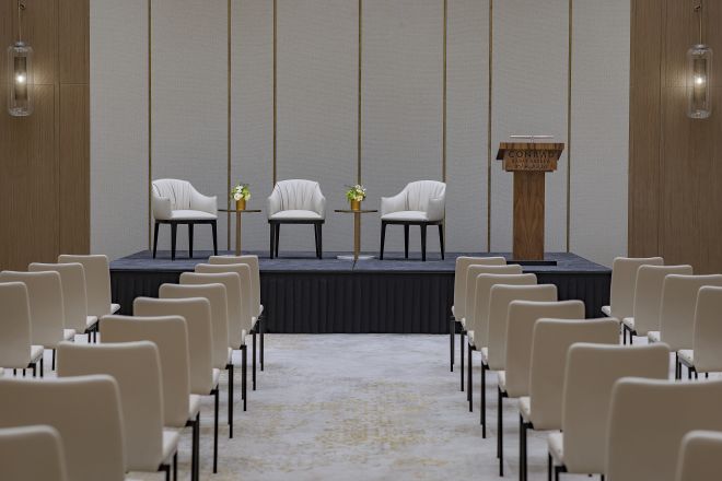 Sala balowa Saphir – styl teatralny z podium