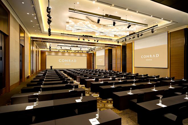 Socially distanced meeting setup in rows