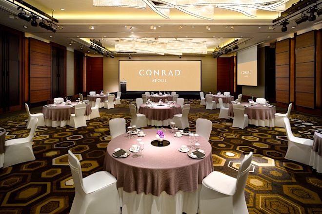 Socially distanced event table set up