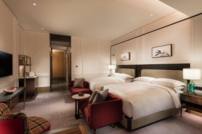 Premium Queen Bedroom 