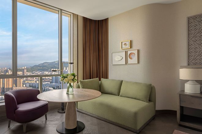 deluxe room living area