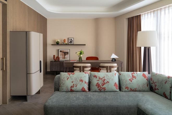 Deluxe suite living room