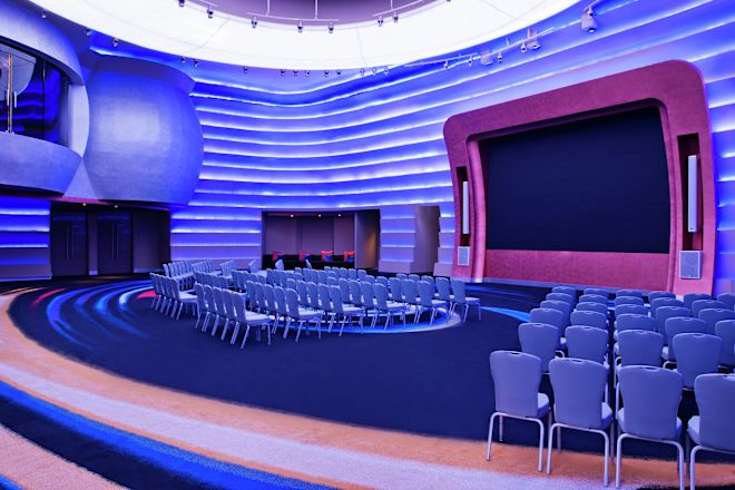 Amazing Room - Theatre Style