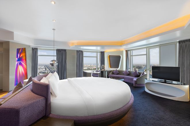 Overview of Valor Suite with a Round Bed