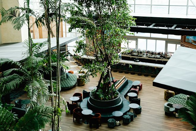 pemandangan atas bilah lobi