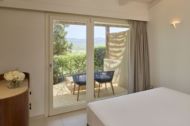 King Deluxe Bedroom With View