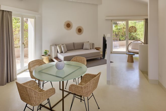 Suite Living Area With Table