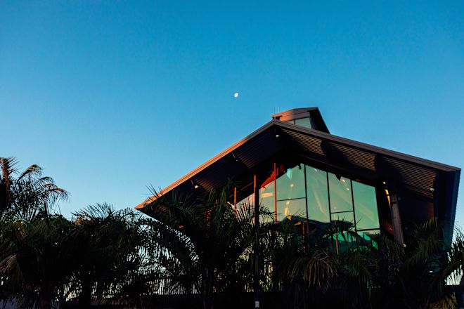 Gün Batımında Resort Dış Görünümü