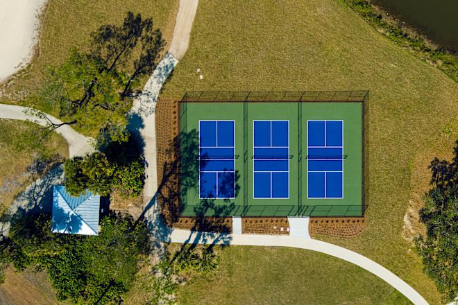 Pickleball Court'un tepeden görünümü